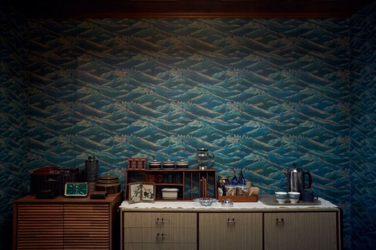 영화 〈아가씨〉 히데코의 방에는 왜 푸른빛이 감돌까? 프로덕션 디자인의 세계 23 영화 〈아가씨〉 히데코의 방에는 왜 푸른빛이 감돌까? 프로덕션 디자인의 세계