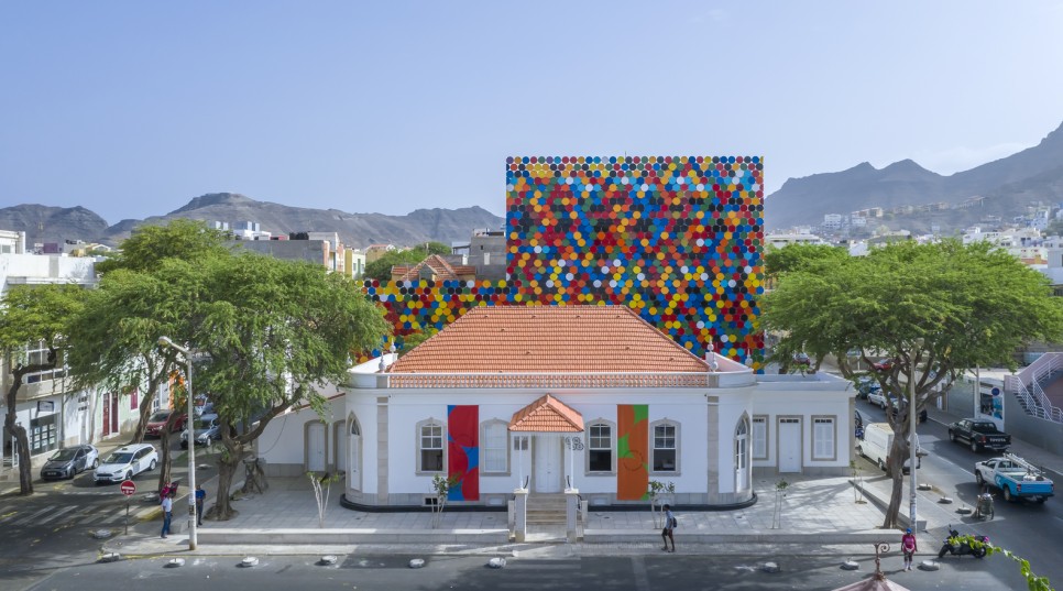 색의 경쾌함이 느껴지는 디자인 3 03 5