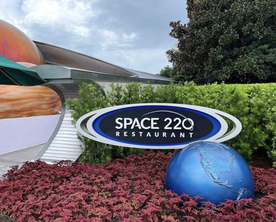 우주 정거장 레스토랑 콘셉트의 공간, 스페이스 220 6 06 7