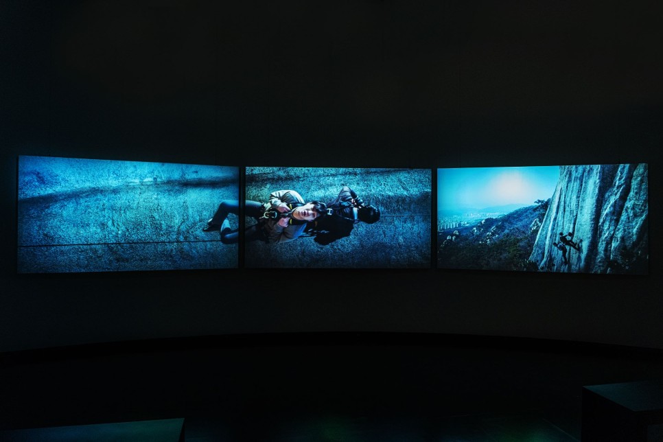 영화 〈아가씨〉 히데코의 방에는 왜 푸른빛이 감돌까? 프로덕션 디자인의 세계 25 07 세상에 존재하지 않는 모든 공간을 창조하다 01