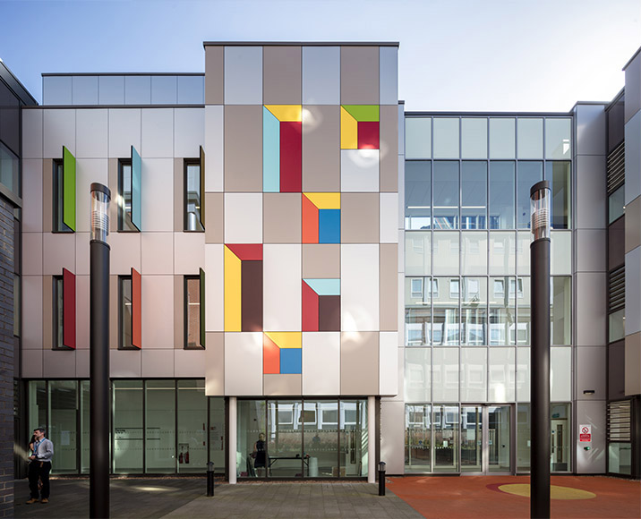 색의 경쾌함이 느껴지는 디자인 8 08 4