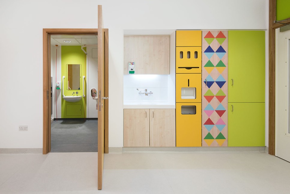 색의 경쾌함이 느껴지는 디자인 10 10 7