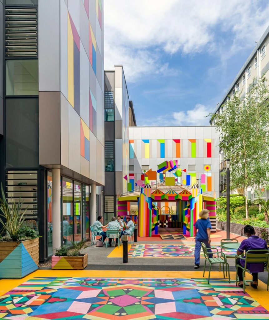 색의 경쾌함이 느껴지는 디자인 12 12 8