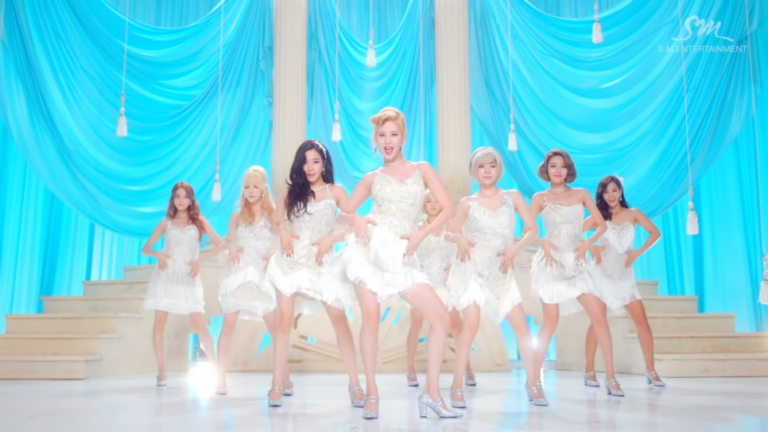 BTS·아이유·에스파… 수많은 아이돌이 거쳐간 디자이너, 데니쉐르 바이 서승연 ② 17 BTS·아이유·에스파… 수많은 아이돌이 거쳐간 디자이너, 데니쉐르 바이 서승연 ②