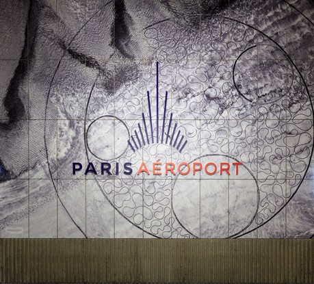 파리 공항의 변신기 13 14 공항 출국장의 사진 전시 Archisable