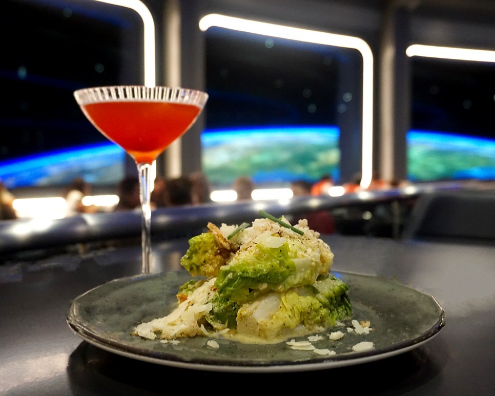 우주 정거장 레스토랑 콘셉트의 공간, 스페이스 220 15 15 9