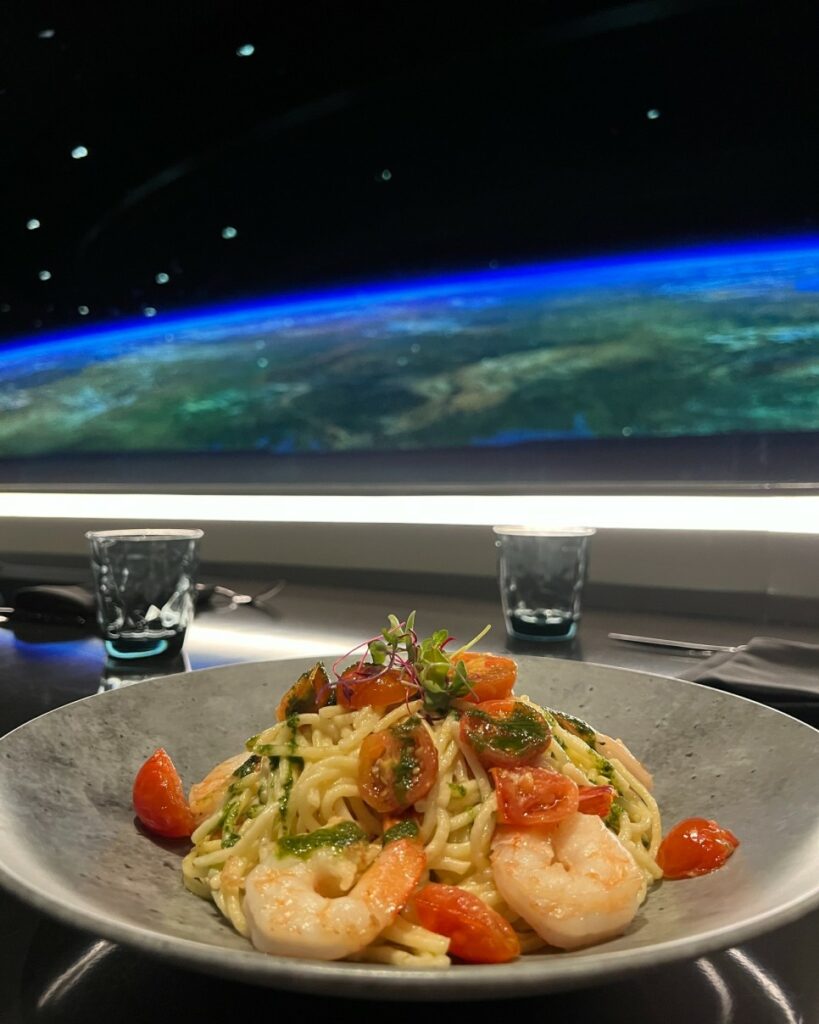 우주 정거장 레스토랑 콘셉트의 공간, 스페이스 220 17 17 8