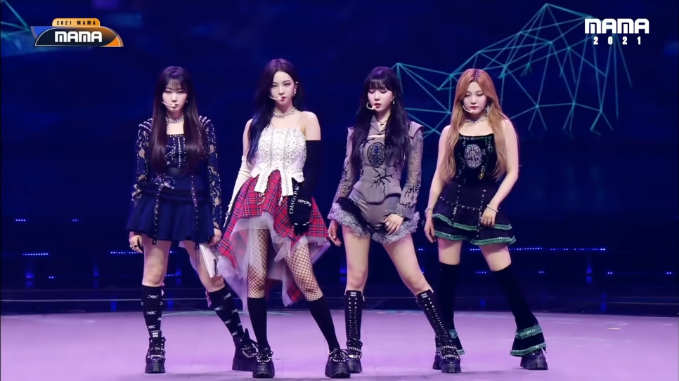 BTS·아이유·에스파… 수많은 아이돌이 거쳐간 디자이너, 데니쉐르 바이 서승연 ② 4 18 1