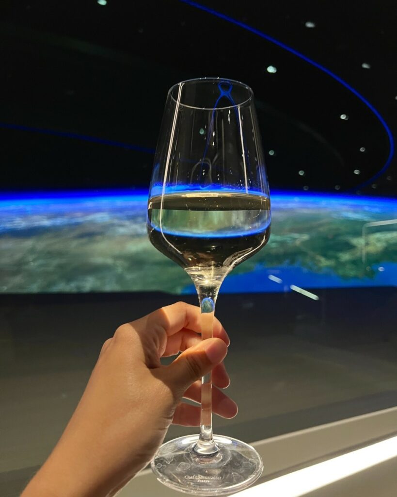 우주 정거장 레스토랑 콘셉트의 공간, 스페이스 220 19 19 5