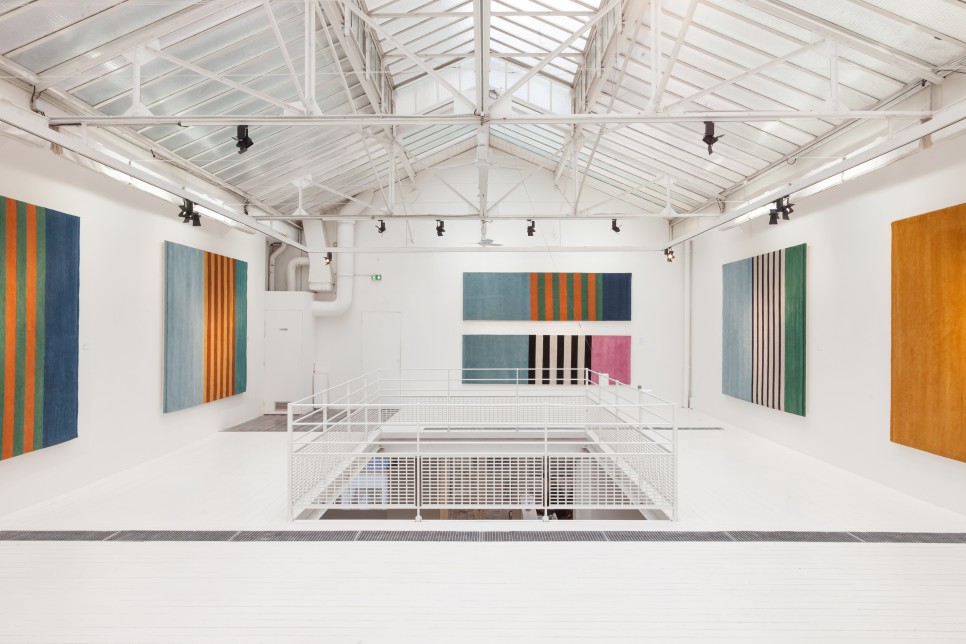 밀라노 러그 브랜드 '시시-타피스', 샬로트 페리앙을 만나다 1 1 샬로트 페리앙과 만난 시시 타피스 전시 현장. ©Carlotta Gargini