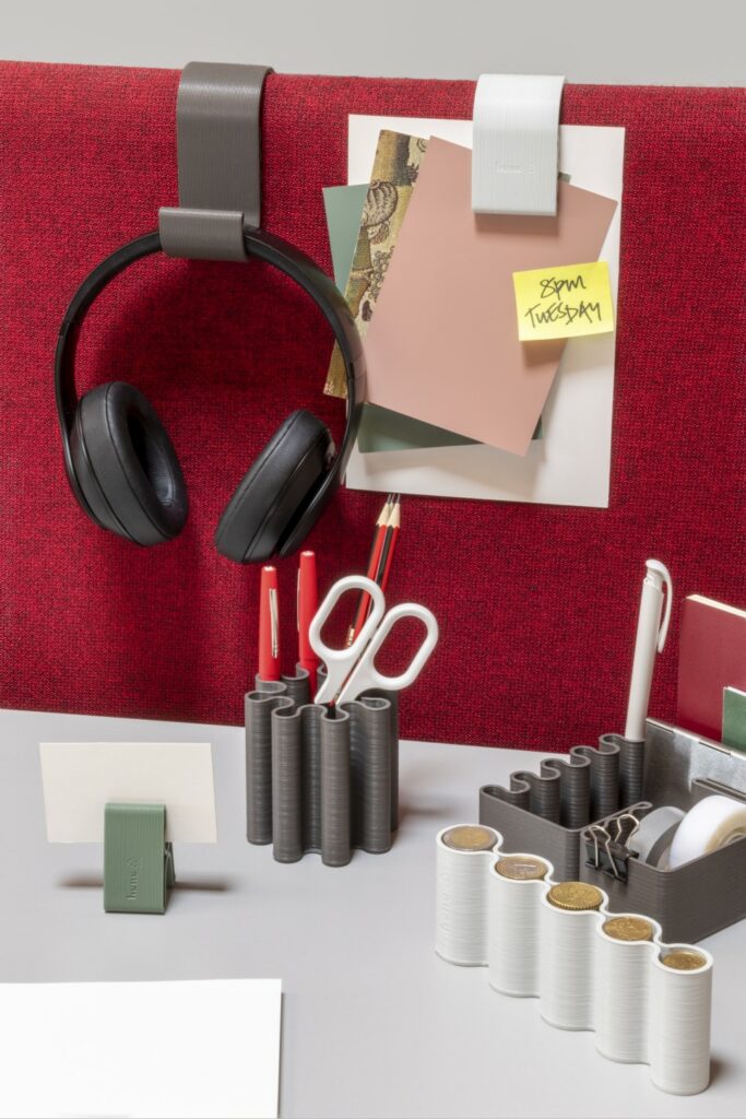 그거 어디서 샀어? 유럽에서 온 친환경 오피스 액세서리 ‘비프렌즈’ 1 1 펜이나 연필을 포트 내부에 보관하거나 외부 홈에 끼워 고정할 수 있는 입체적인 연필꽂이 Pen Pot. ©Bene GmbH I Ale