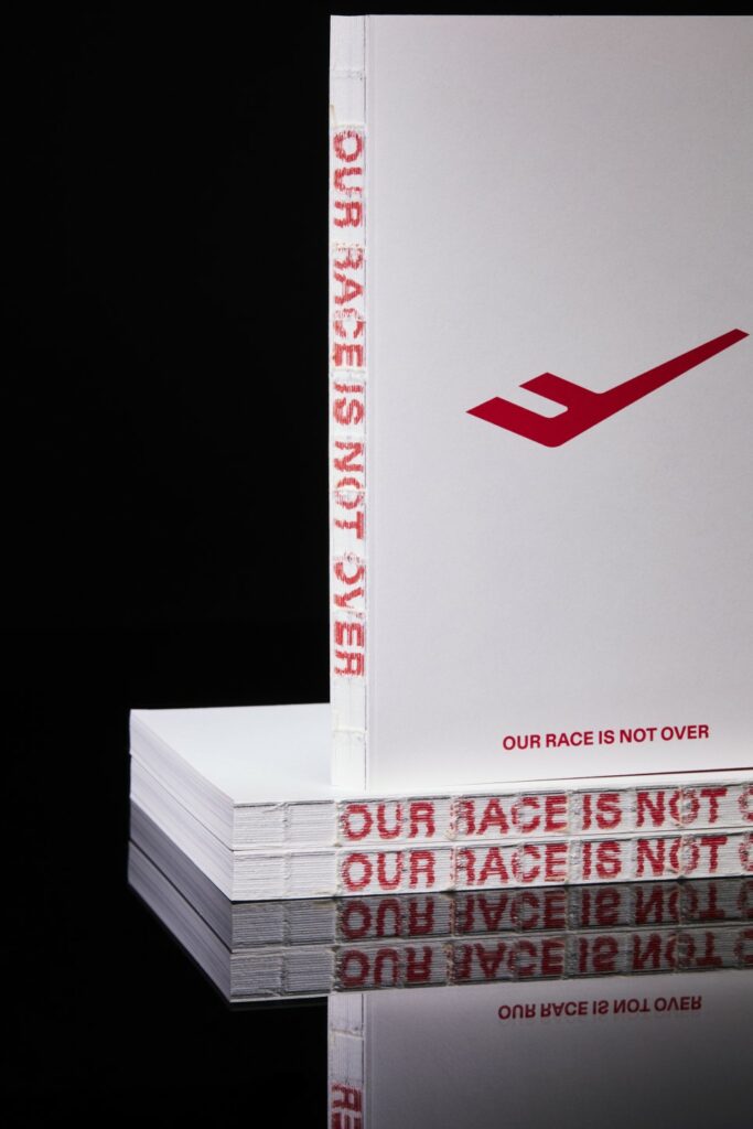 프로-스펙스 브랜드북 <우리의 레이스는 끝나지 않았다> 19 230315 프로스펙스 아트북 29403 복사