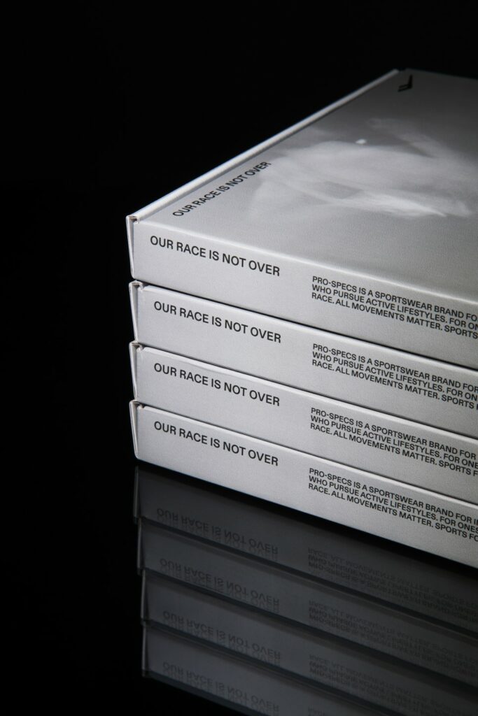 프로-스펙스 브랜드북 <우리의 레이스는 끝나지 않았다> 11 230315 프로스펙스 아트북 29446 복사