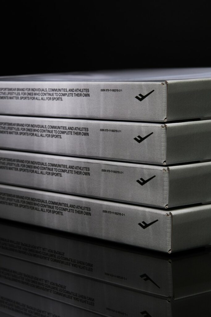 프로-스펙스 브랜드북 <우리의 레이스는 끝나지 않았다> 18 230315 프로스펙스 아트북 29453 복사 1