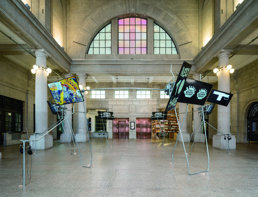 국제 타이포그래피 비엔날레 〈따옴표 열고 따옴표 닫고〉 2 231025000000455 O