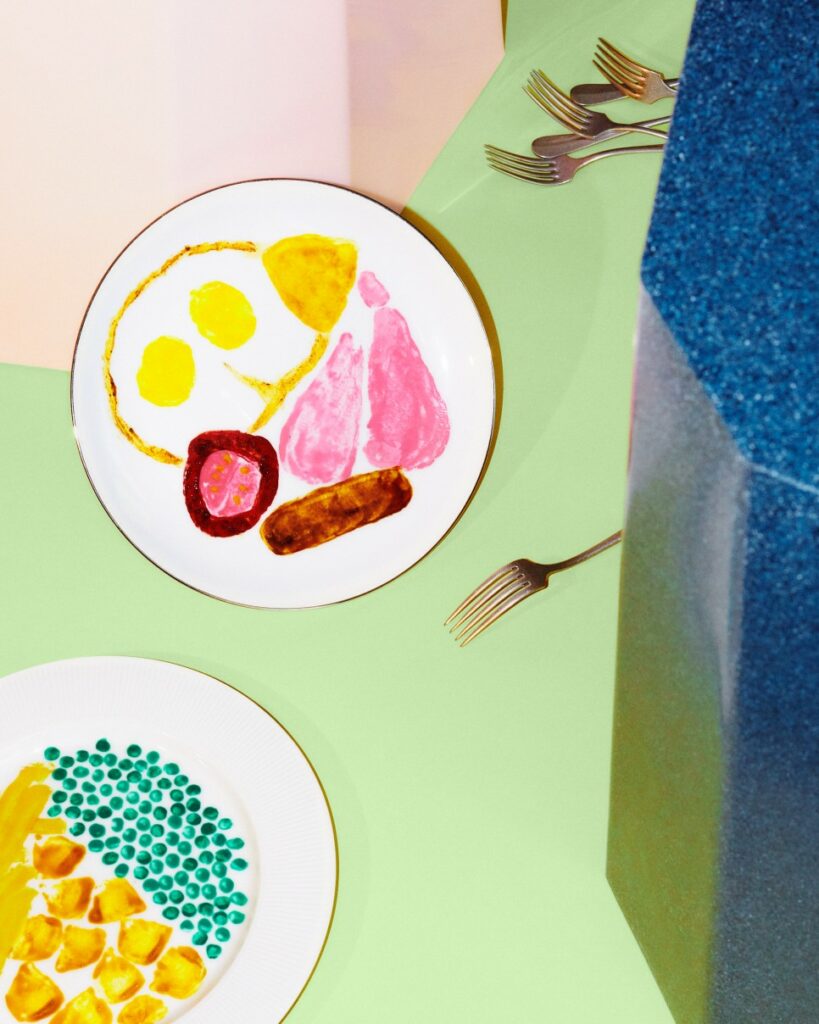 런던의 하이퍼 로컬 브랜드 ‘아틀리에100’ 9 5 Potato Printed London Dinner Plates by James OBrien. Photographer Trisha