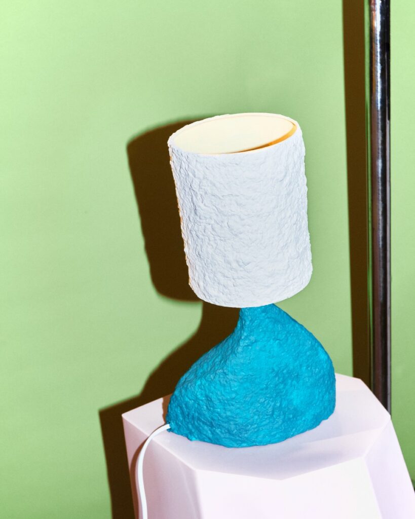 런던의 하이퍼 로컬 브랜드 ‘아틀리에100’ 13 6 London Paper Mache Table Lamp by Emmely Elgersma. Photographer Trisha Ward
