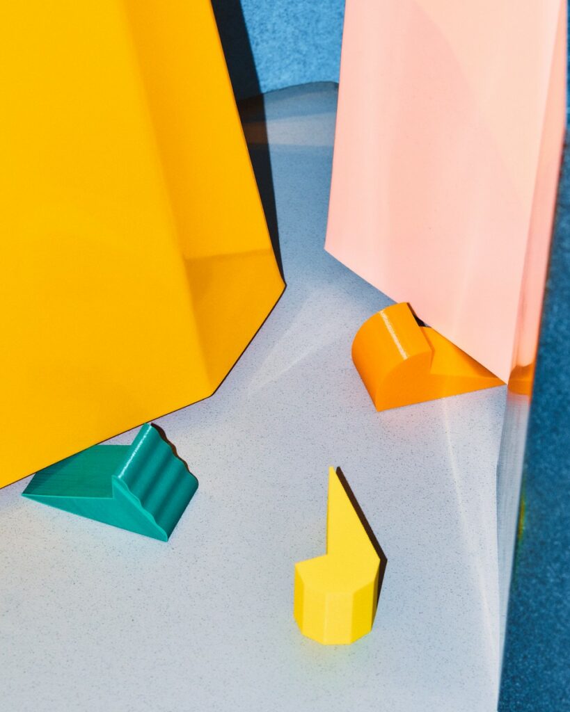 런던의 하이퍼 로컬 브랜드 ‘아틀리에100’ 17 8 Sculptural Door Stop by Yasmin Lennon Chong. Photographer Trisha Ward Sty