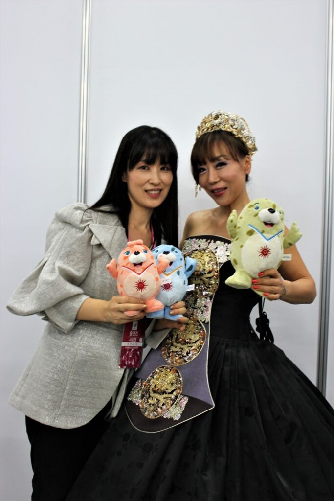 BTS·아이유·에스파… 수많은 아이돌이 거쳐간 디자이너, 데니쉐르 바이 서승연 ① 9 9 5