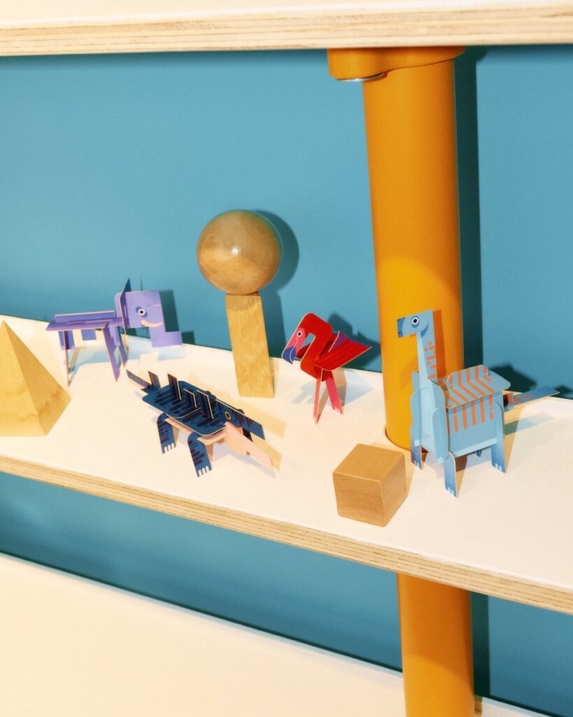 런던의 하이퍼 로컬 브랜드 ‘아틀리에100’ 19 9 Alphapets Laser Cut Animal Card Set by Nathan Joyce. Photographer Trisha W