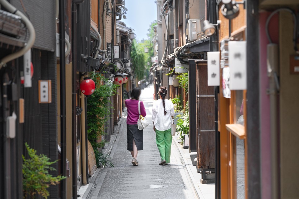 도심 여행의 베이스캠프, OMO 2 Activity Go KINJO tour guide 10 OMO5 Kyoto Sanjo by Hoshino Resorts