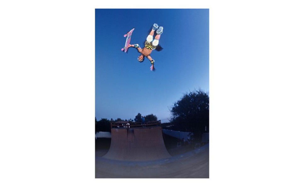 스케이트보드의 70년 역사를 한눈에, 런던 디자인뮤지엄 〈Skateboard〉 전시 7 Christian Hosoi Christ Air 1985. Photograph by Grant Brittain