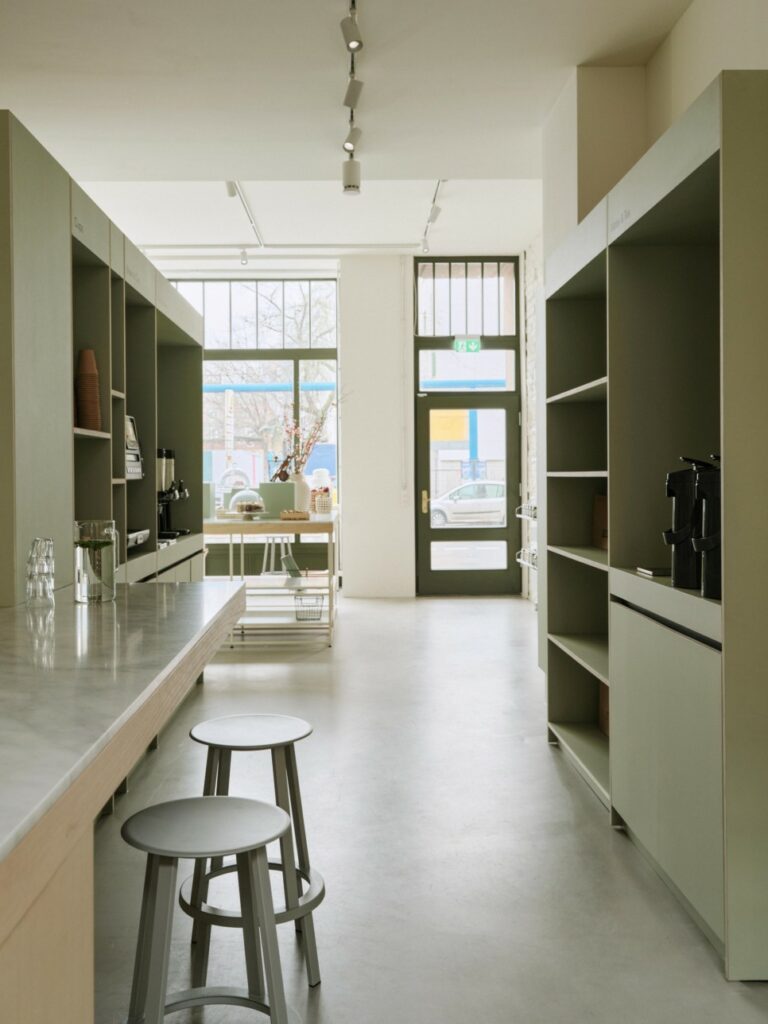 독일 1920년대 스타일에서 영감을 얻은 베를린 기숙사 인테리어 10 Denizen House Berlin Modiste Studio 2 cover