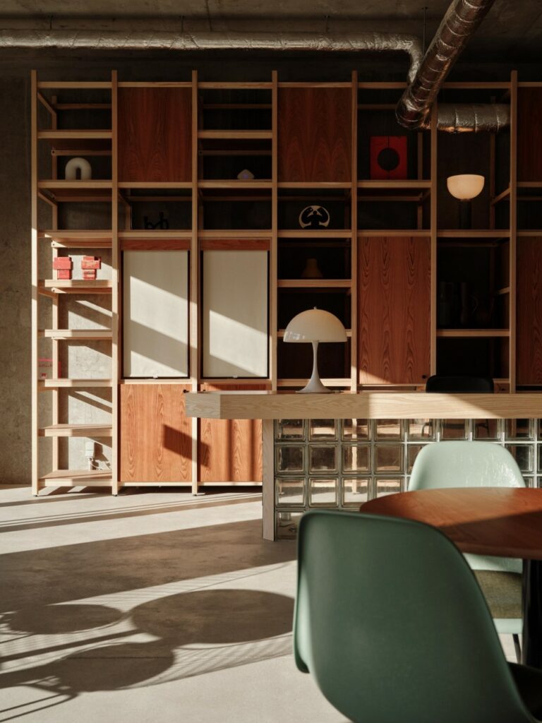 독일 1920년대 스타일에서 영감을 얻은 베를린 기숙사 인테리어 8 Denizen House Berlin Modiste Studio 4 cover