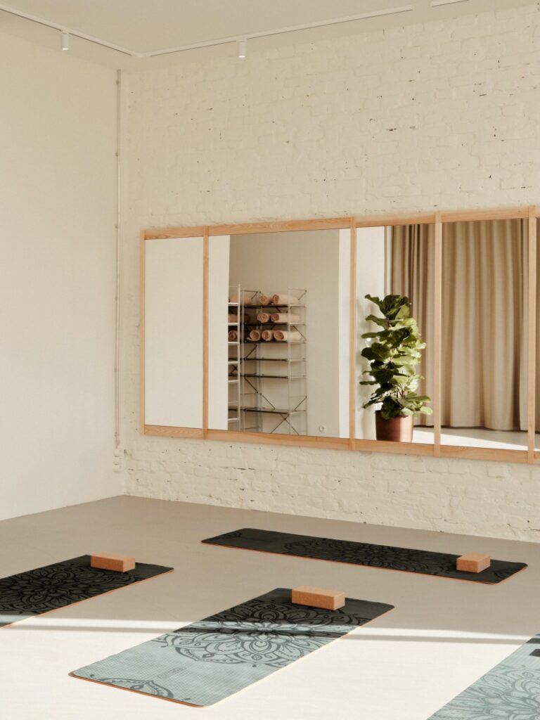 독일 1920년대 스타일에서 영감을 얻은 베를린 기숙사 인테리어 11 Denizen House Berlin Modiste Studio 8 cover