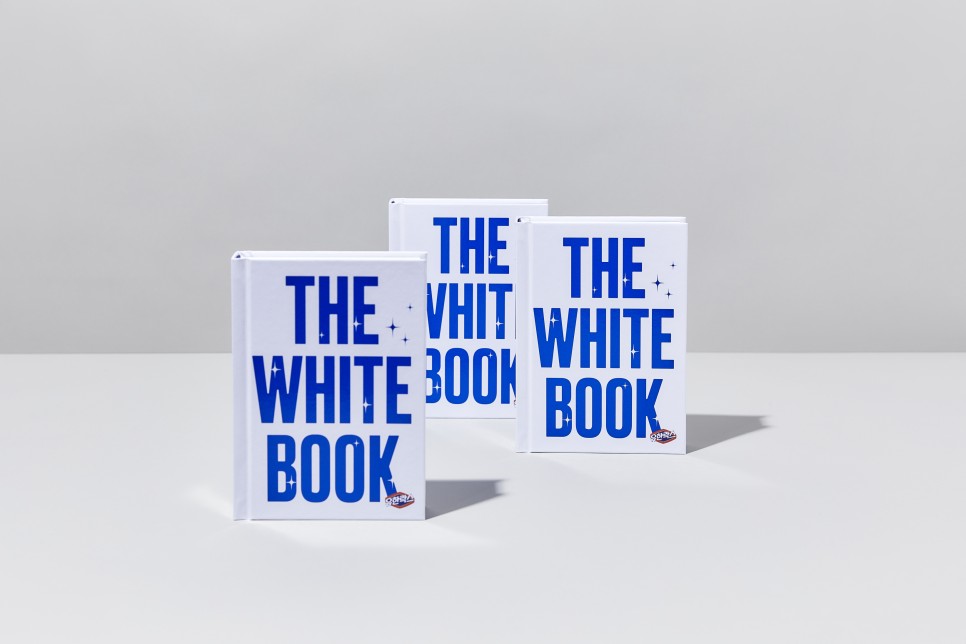 락스 회사가 ‘책’을 만든 이유는? 유한락스의 〈더 화이트 북〉 3 MINH13979