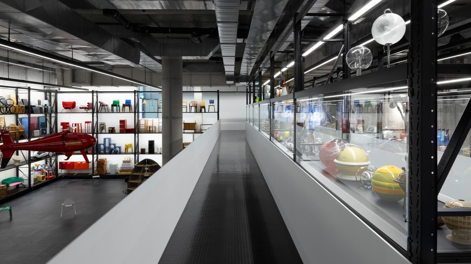 디자인 전시장이 된 박물관 창고, 전시 <X-D-E-P-O-T> 3 X D E P O T Room view Photo Gerhardt Kellermann cVG Bild Kunst Bonn 2021 1