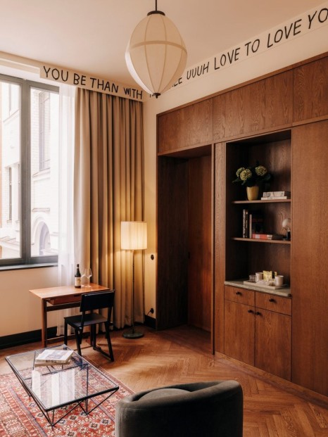 20세기로 돌아간 듯, 과거의 향수를 느낄 수 있는 베를린 호텔 3 chateau royal irina kromayer dezeen 2364 col 4 852x1135 1