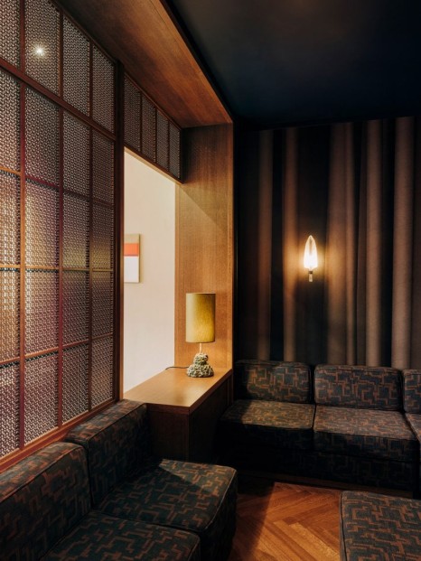 20세기로 돌아간 듯, 과거의 향수를 느낄 수 있는 베를린 호텔 4 chateau royal irina kromayer dezeen 2364 col 6 852x1135 1