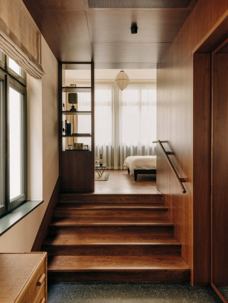 20세기로 돌아간 듯, 과거의 향수를 느낄 수 있는 베를린 호텔 5 chateau royal irina kromayer dezeen 2364 col 7 852x1135 1