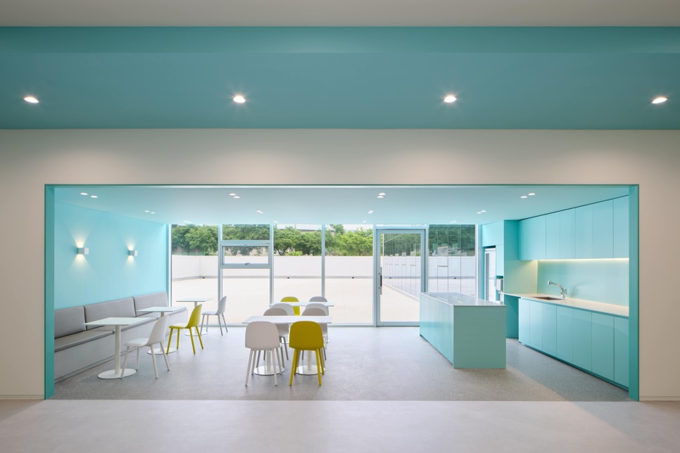 그릭요거트 브랜드 '요즘'의 신사옥은 어떤 모습일까? 8 리셉션바 1 min