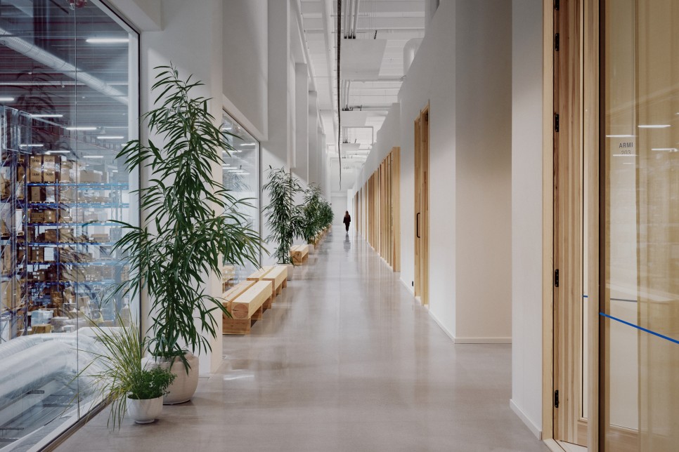 핀란드 숲에 지은 물류센터, 피니시 디자인 숍 4 사진 4 물류센터 내부 공간 © Mikko Ryhanen