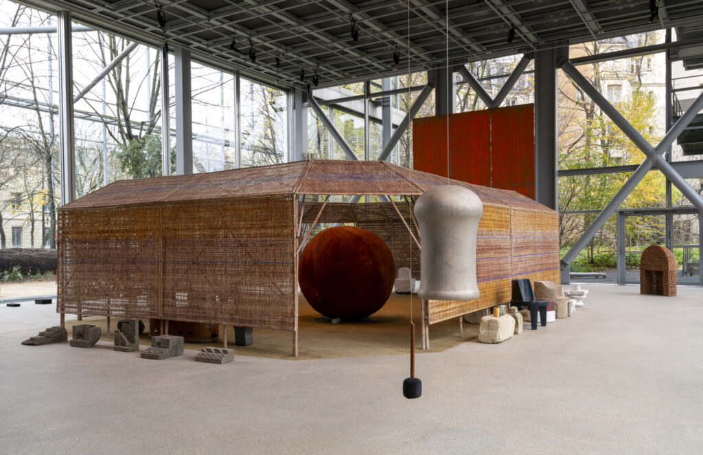 까르띠에 현대미술재단 〈건축가의 숨〉전 4 1. 까르띠에 현대미술재단 스튜디오 뭄바이 비조이 자인 전시 cMarc Domage 1 1