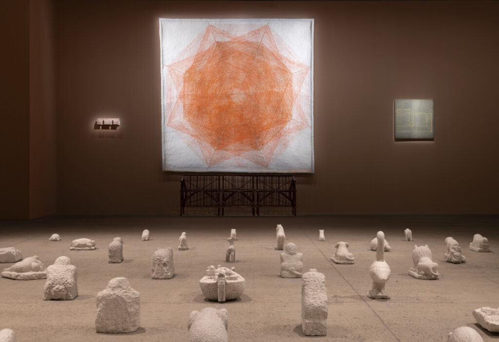 까르띠에 현대미술재단 〈건축가의 숨〉전 1 2. 까르띠에 현대미술재단 스튜디오 뭄바이 비조이 자인 전시 cMarc Domage 4