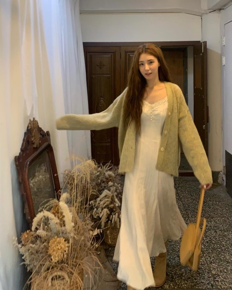 봄빛이 내린다! 예쁨이 넘치는 올해의 키 컬러 6 25 21 4