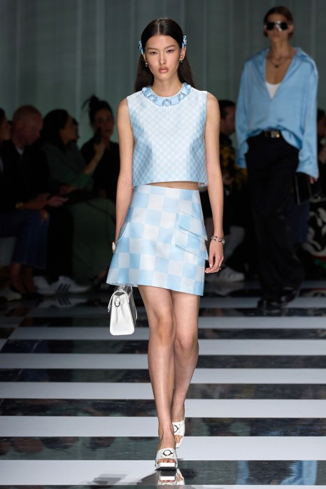 봄빛이 내린다! 예쁨이 넘치는 올해의 키 컬러 6 10 6 14