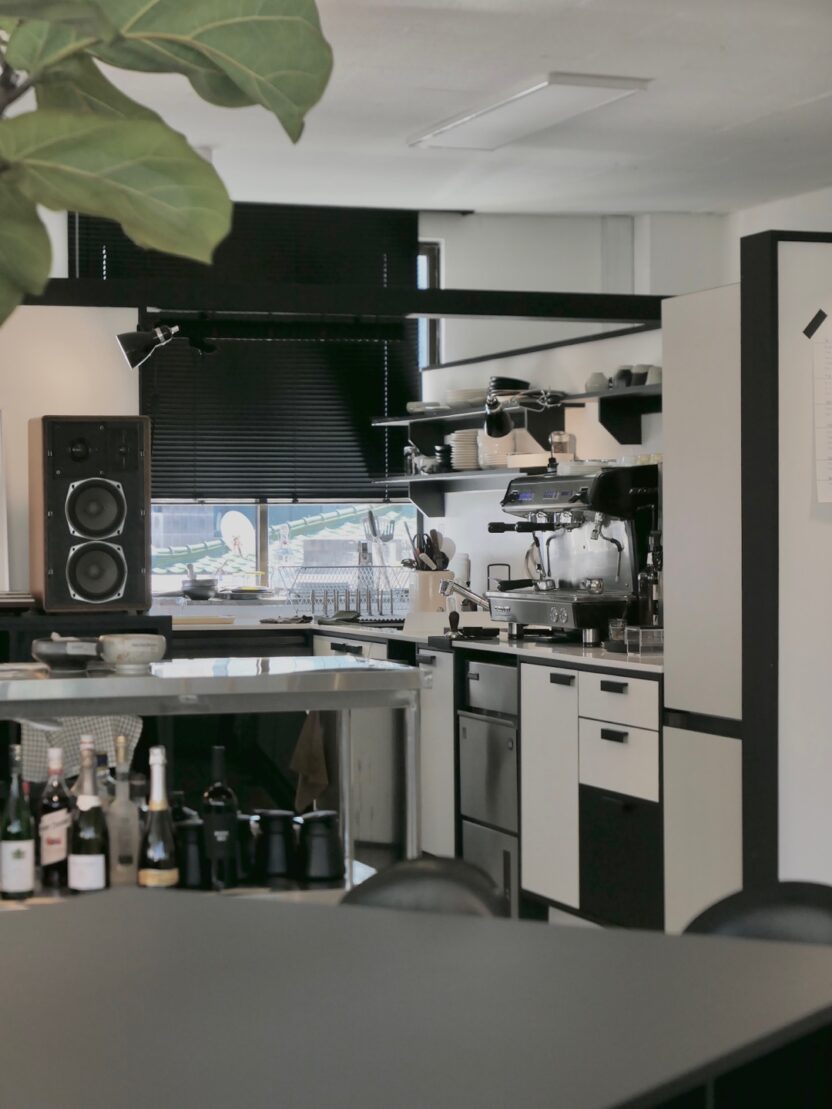 설계자의 취향 담은 본거지, 김금 9 9 4