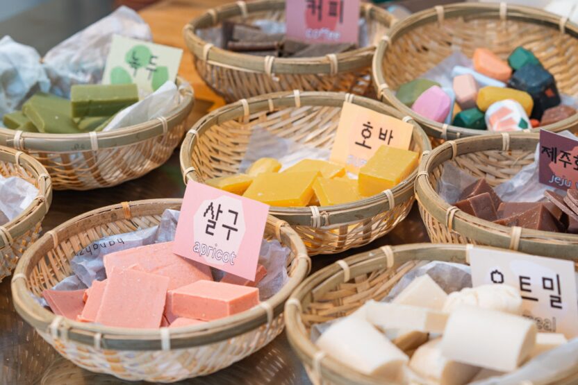 한아조 비누 작업자들이 보이는 공간 디자인 8 DSC02487