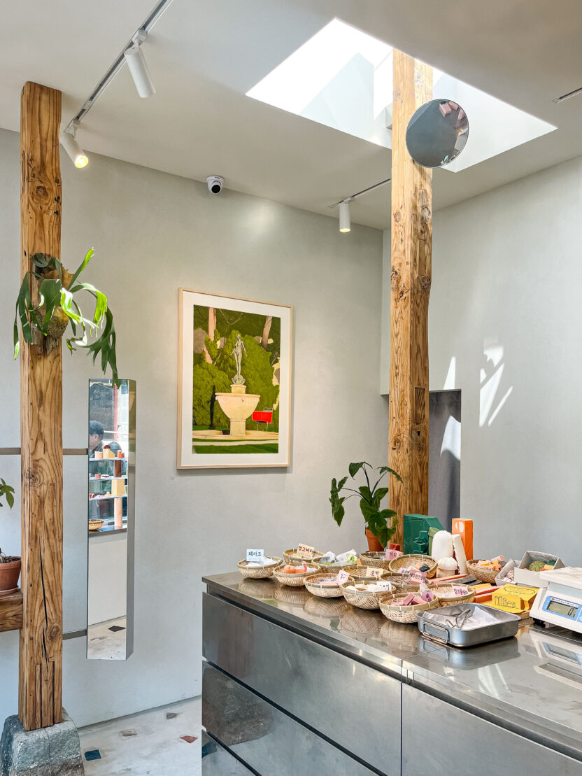 한아조 비누 작업자들이 보이는 공간 디자인 3 KakaoTalk 20240322 005329119 07