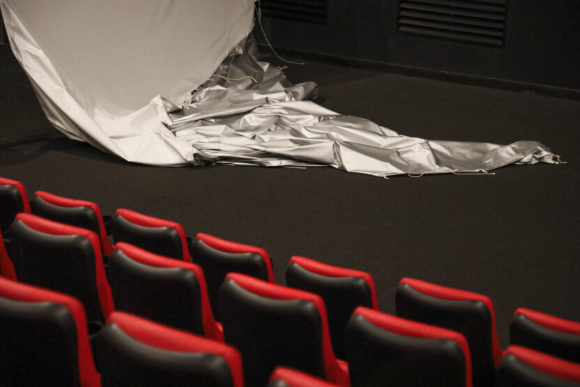 협업의 아이콘으로, 디자이너 김하늘 20 Remove the damaged screen4