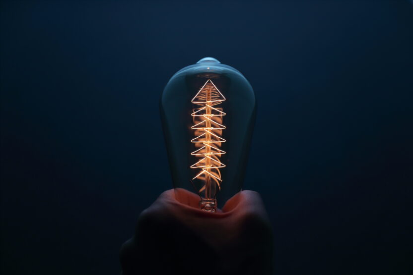 일광전구 스노우맨을 디자인하다, 권순만 크리에이티브 디렉터 1 classic백열전구 series ST64 Tree 01