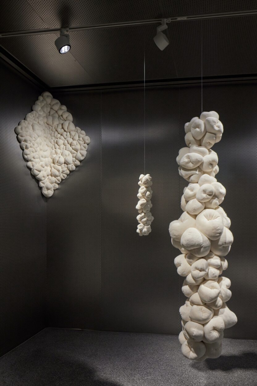 섬유공예작가 인영혜, 울퉁불퉁한 덩어리의 정체를 말하다 1 resize 19 바이 파운드리 서울 전경 이미지 c 파운드리 서울 photo by 노경 3