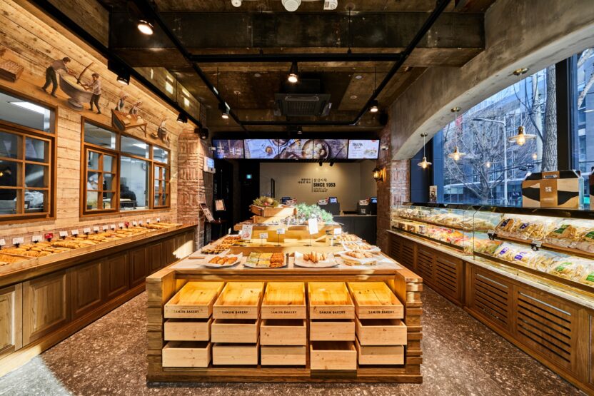 원조 어묵 브랜드에서 씨푸드 버거집까지, 삼진어묵 박용준 대표 4 resize 어묵베이커리 3