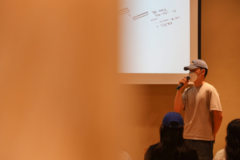 협업의 아이콘으로, 디자이너 김하늘 24 무인양품 스퀘어 체어10