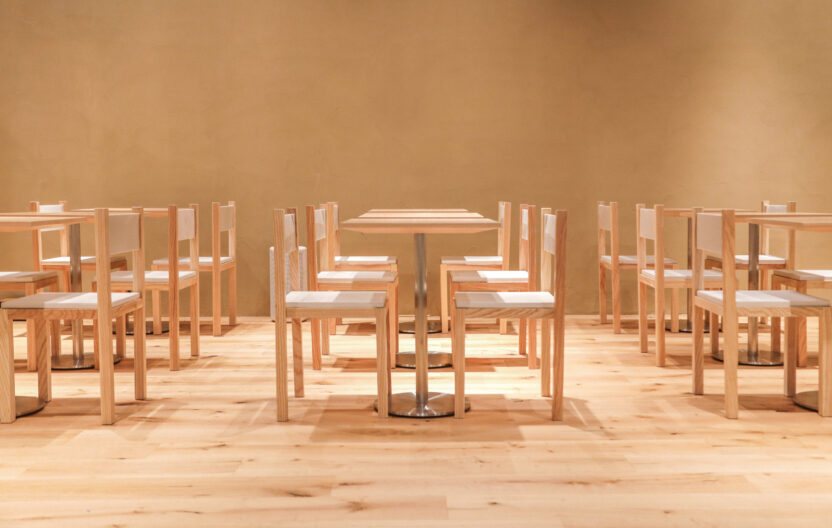 협업의 아이콘으로, 디자이너 김하늘 17 무인양품 스퀘어 체어2