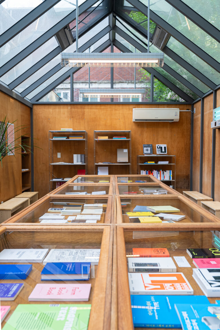 안그라픽스가 온실에 연 도서관 〈안쪽〉 21 안그라픽스가 온실에 연 도서관 〈안쪽〉